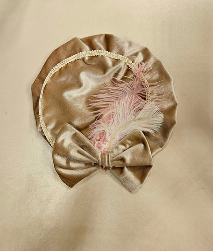 Pietenmuts créme strik roze