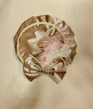 Pietenmuts créme strik roze