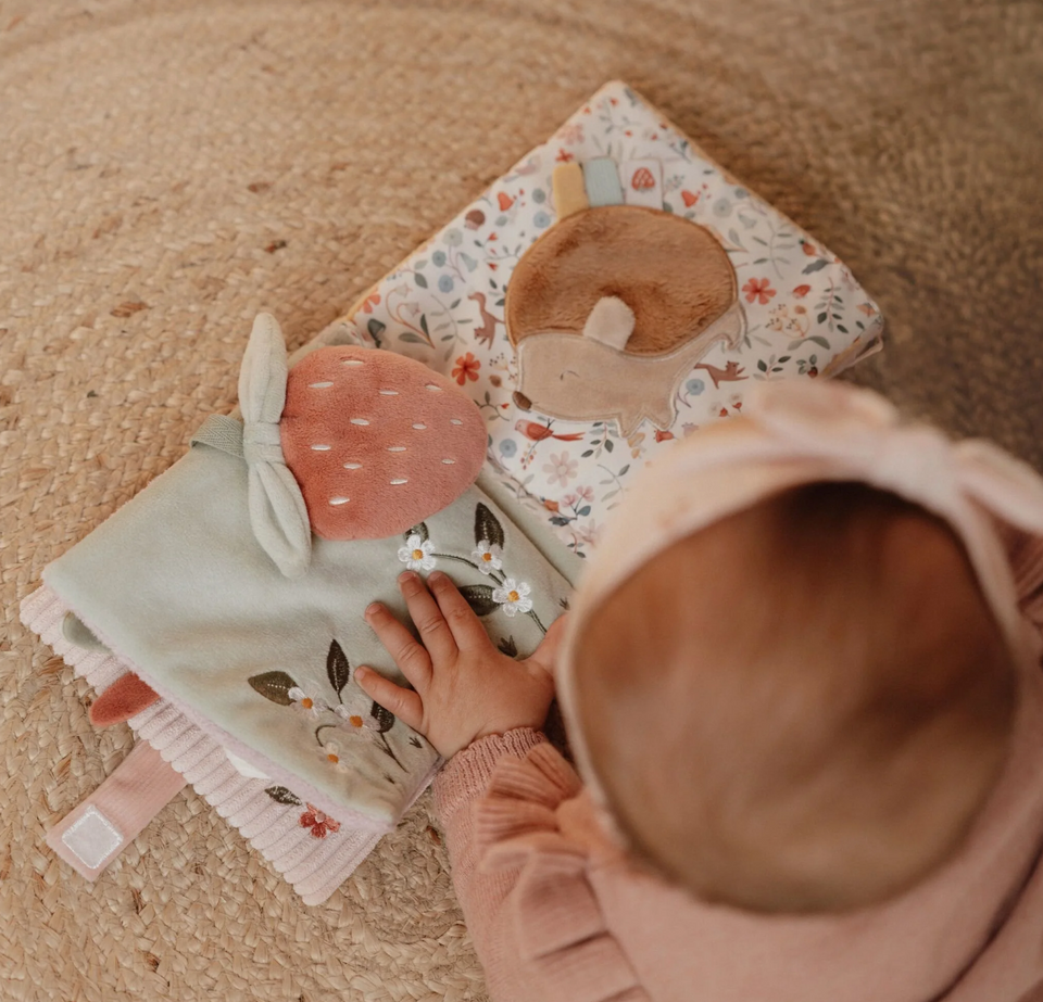 Activiteitenboekje Roze Little Dutch