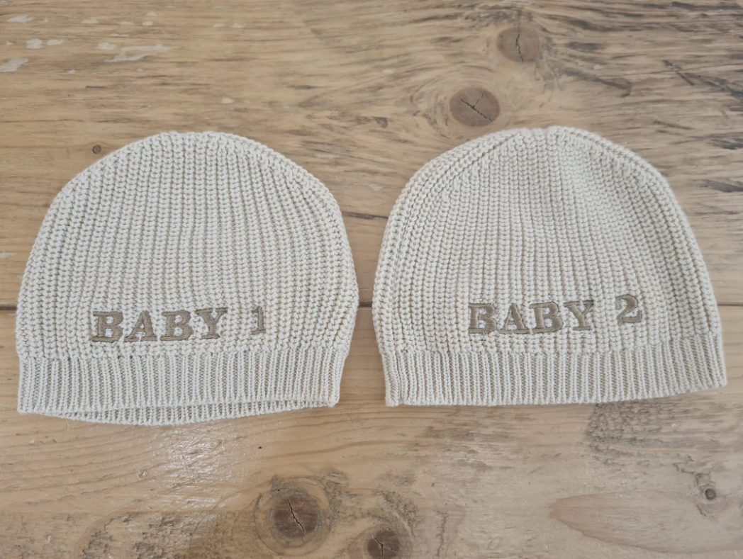 Mutsje gebreid taupe - Feetje WoKado